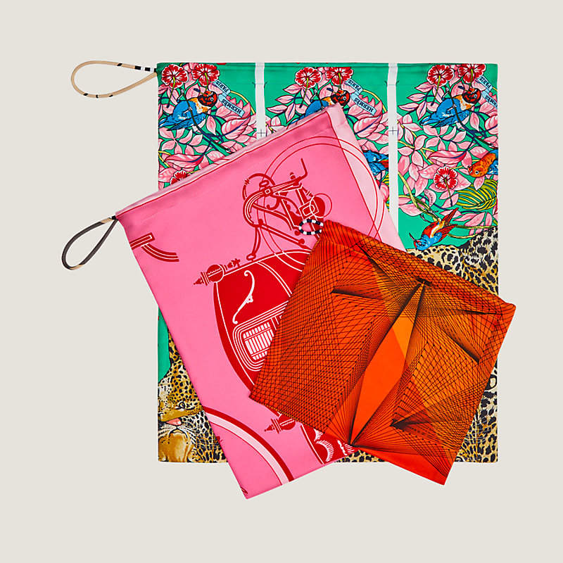 優雅な日常を彩る HERMES Pochons en soie ポーチセット Pochons en soie | Hermès France